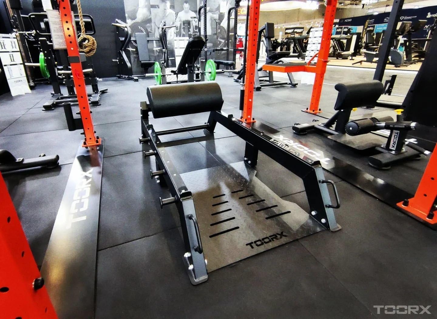 Banc Professionnel Hip Thrust en Noir, Acier Allié, Résistance Ajustable, Sangles de Support Linéaires